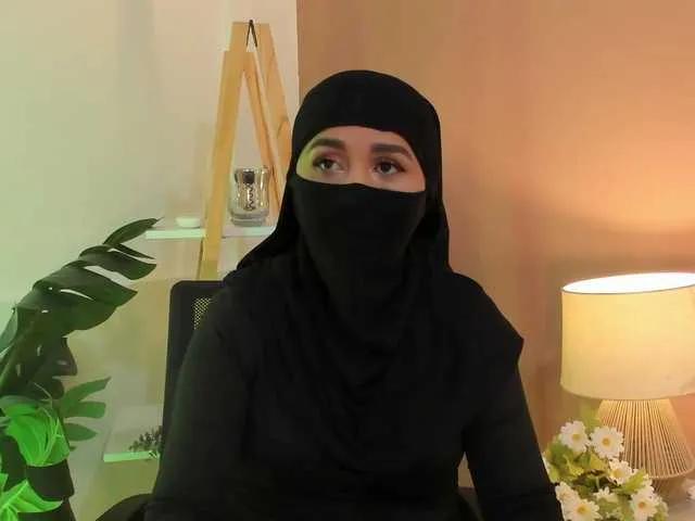 -Alisha on BongaCams