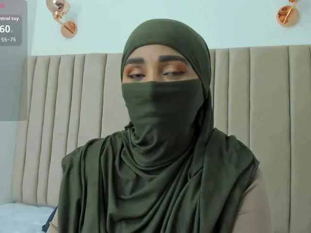 -Alisha on BongaCams