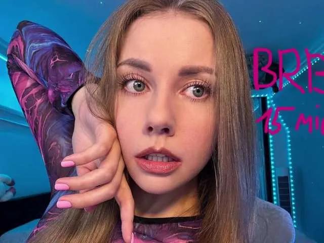 -VikkiL0vesCheese- on BongaCams