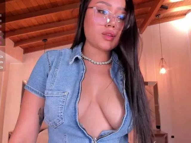 AmberLewis on BongaCams