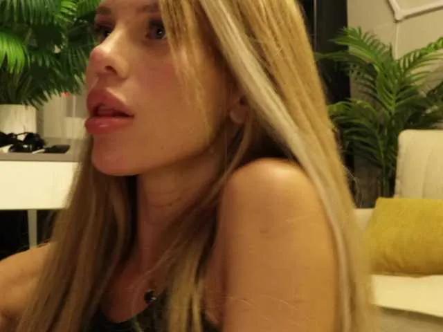 blondinochkaa on BongaCams