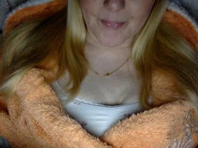 BlondyVio on BongaCams