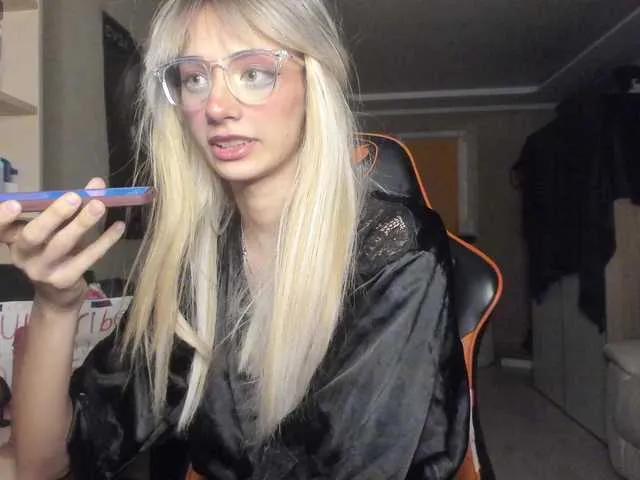 CamDragonic24 on BongaCams