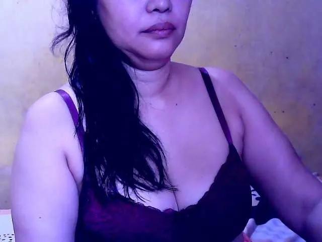 Carmela4u on BongaCams