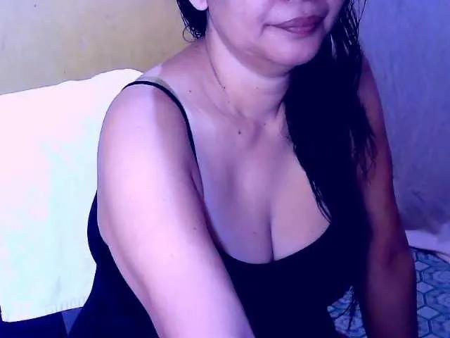 Carmela4u on BongaCams