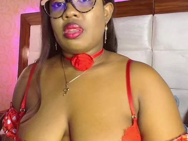 CaseyMoons on BongaCams