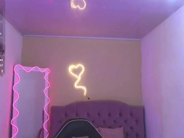 Chiara-tay — Kisses on the neck, massages on the legs, making fantasies excite me