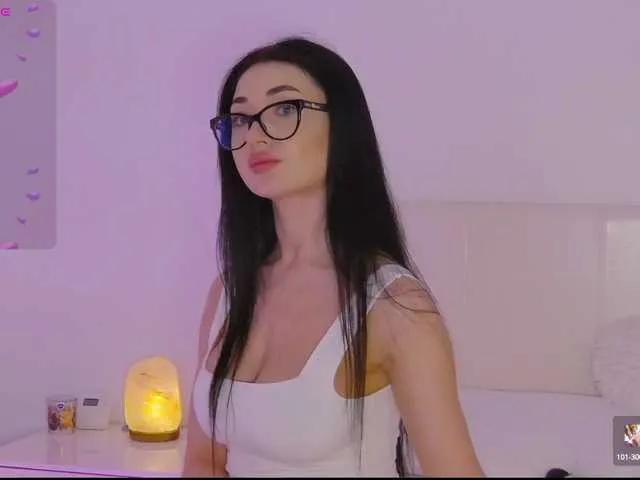 Chiaralovee on BongaCams