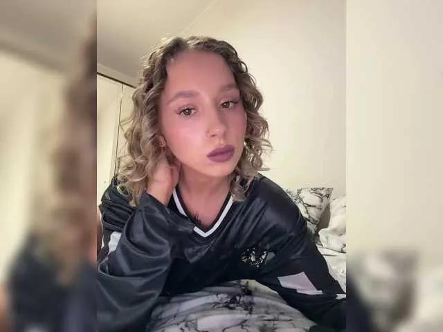 Crystal1-1 on BongaCams