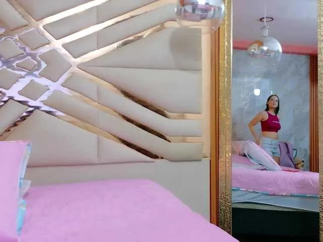 cutepetitee on BongaCams