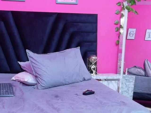 cutepetitee on BongaCams