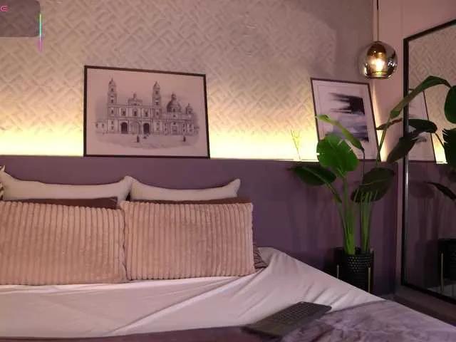 ElleDiane on BongaCams