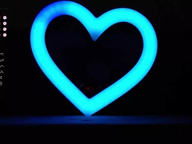 emely1benz on BongaCams