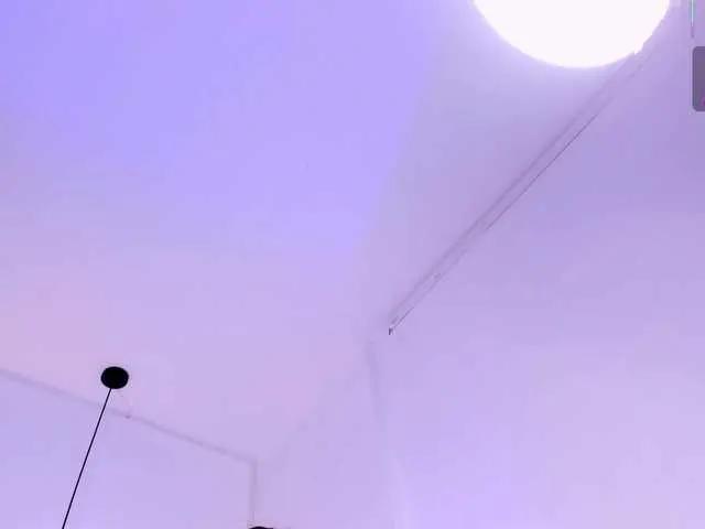 Emma-white on BongaCams