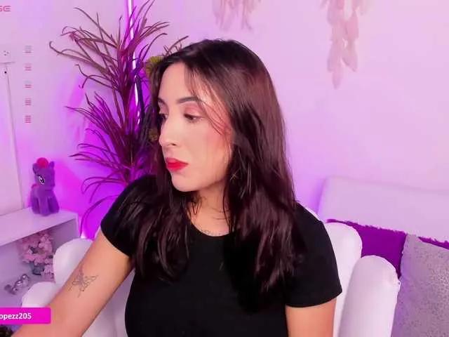 Emylopez on BongaCams