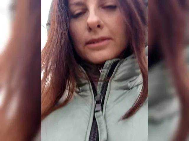 Erine9900 on BongaCams