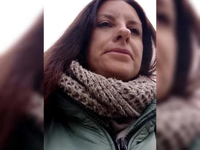 Erine9900 on BongaCams