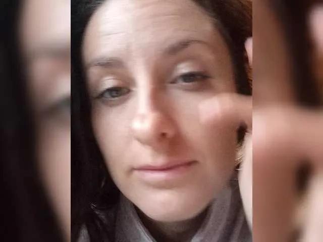 Erine9900 on BongaCams