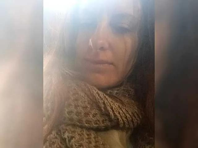 Erine9900 on BongaCams