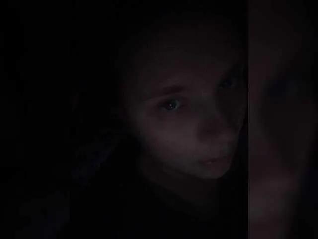 esterjohns on BongaCams