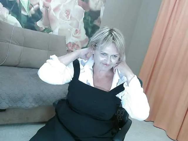 frau-martha on BongaCams