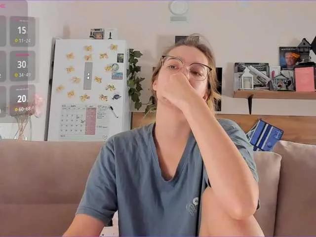 Girlalonehome on BongaCams