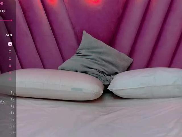 horny18girl on BongaCams