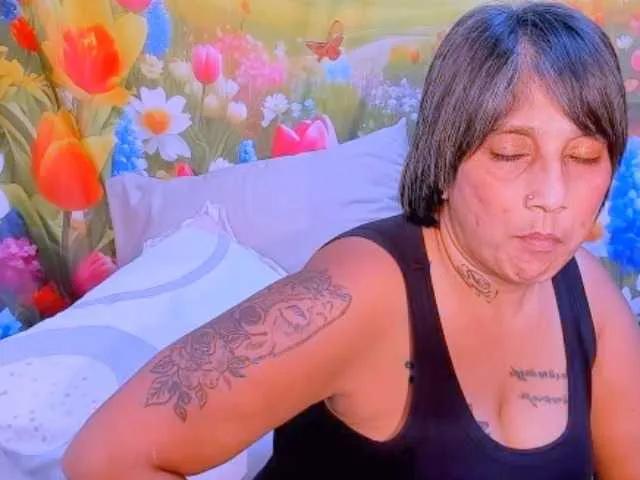 indianroxy on BongaCams