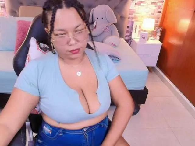italy-boobs on BongaCams