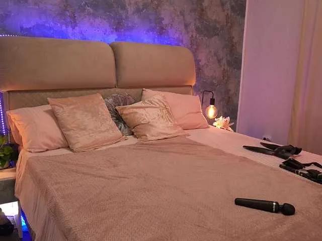 KiraRoxx on BongaCams