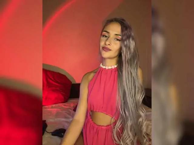 KiraWhite on BongaCams