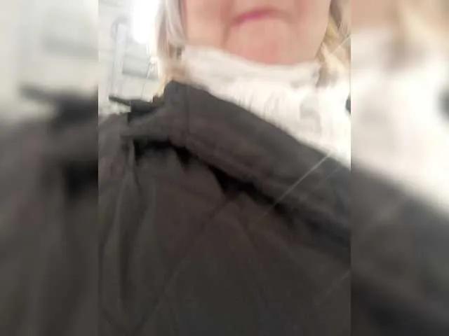 Lady-marshmallows on BongaCams