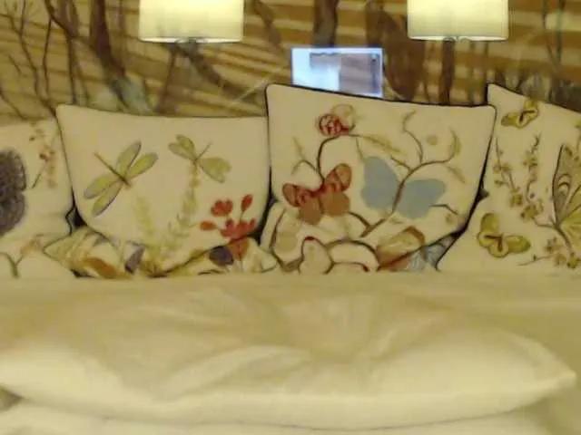 Lora8888 on BongaCams