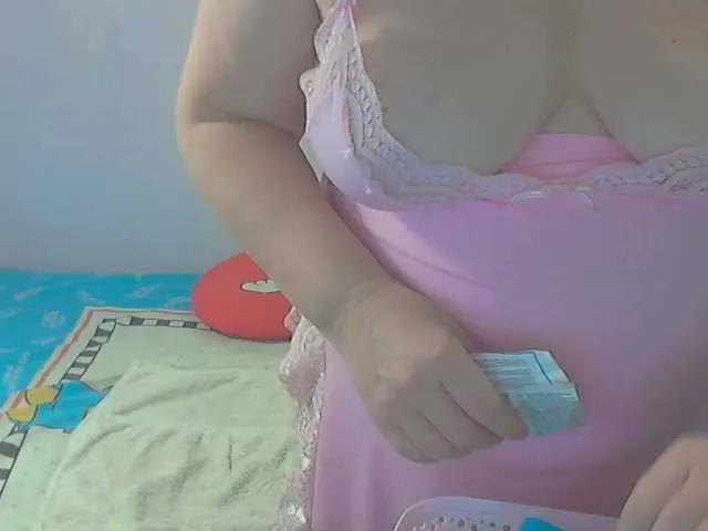 LucyAlexis on BongaCams