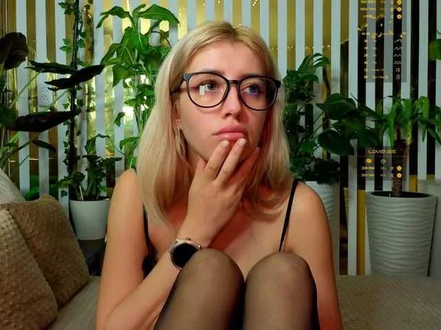 MiaLiaHot on BongaCams