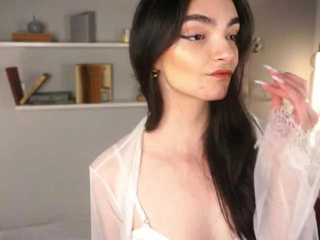 Morena-Dolcce on BongaCams