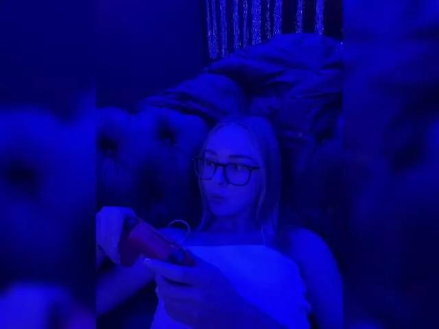 Nestyzz on BongaCams