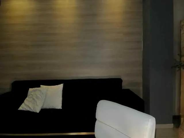 NiaHolland on BongaCams