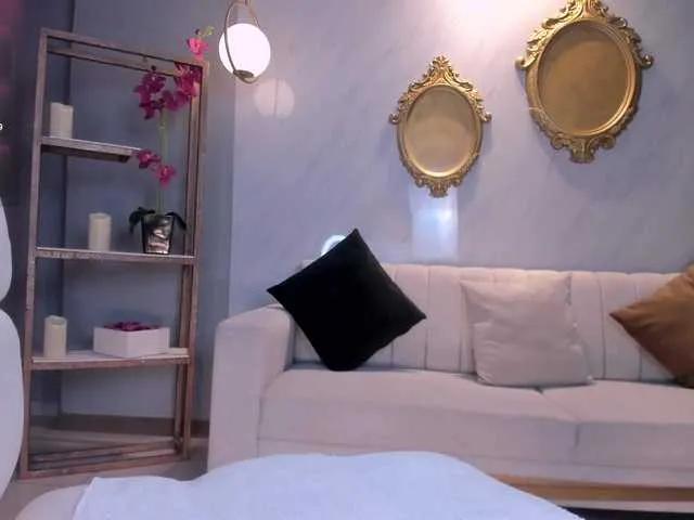 NiaHolland on BongaCams