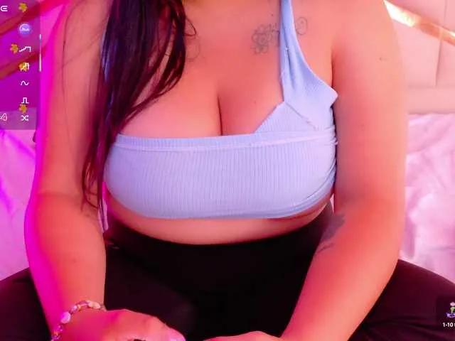 playfulcurvy on BongaCams