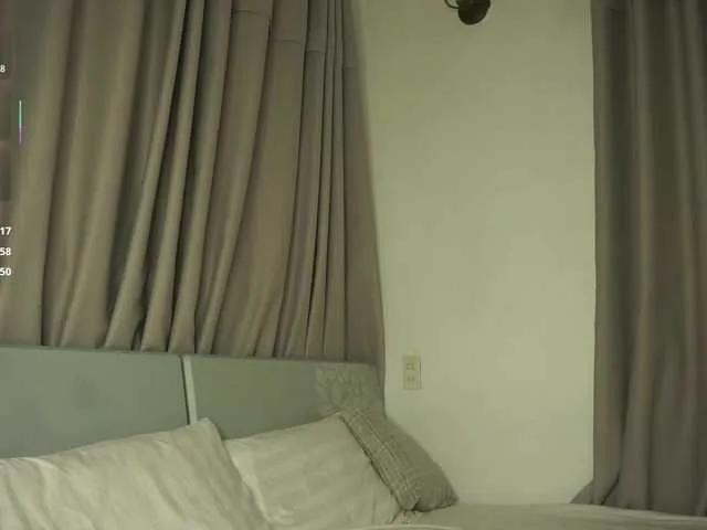 PLUXURY- on BongaCams