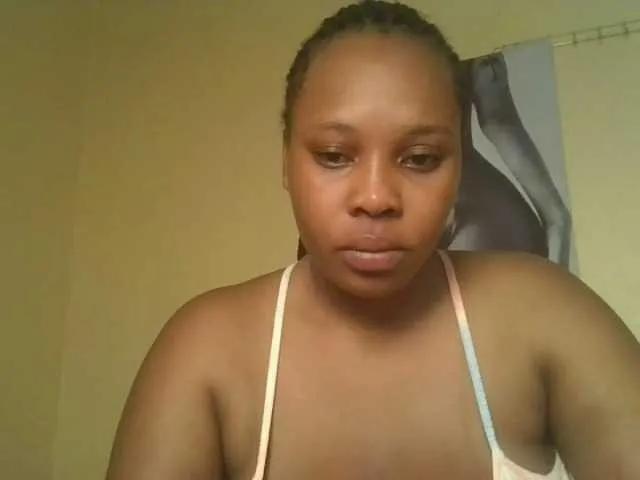 Queenlily25 on BongaCams