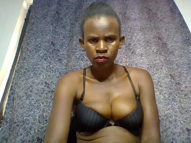 Queenyann on BongaCams