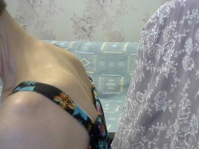 Red-Rose-777 on BongaCams