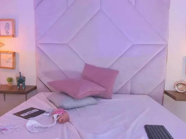 roxana-mill on BongaCams