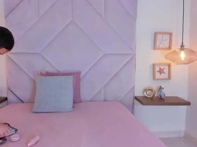 roxana-mill on BongaCams