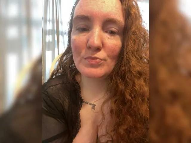 Sexyred3141-1 on BongaCams