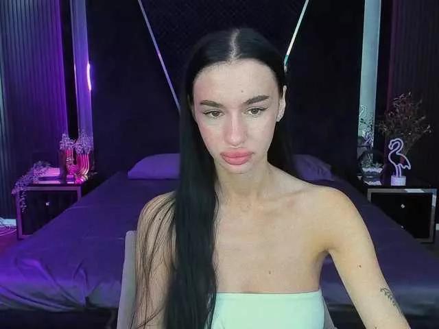 SnowWhiteee on BongaCams