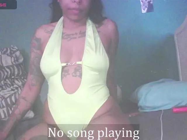 stella-clitella on BongaCams