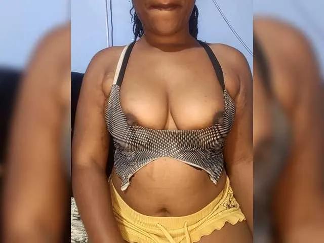 Submissiveebonyslut on BongaCams